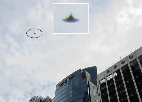 一艘UFO飞船在新疆被中国歼十战机迫降 已震惊世界