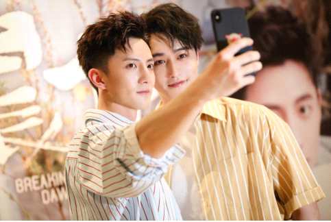 杨仕泽《晨阳》北京站握手会，“犬系男友”金句频出引爆全场