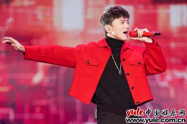 张杰放歌安徽春晚引大合唱 央视春晚彩排哄孩子被赞“《这，就是爱》”