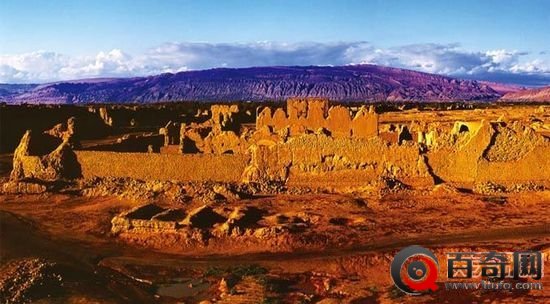 新疆沙漠现千年古城 尸骨满城珍宝无数