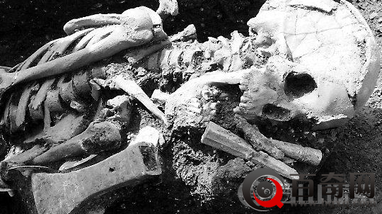 新疆古墓一下子出土了170多具古人骨