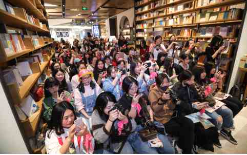 杨仕泽《晨阳》北京站握手会，“犬系男友”金句频出引爆全场