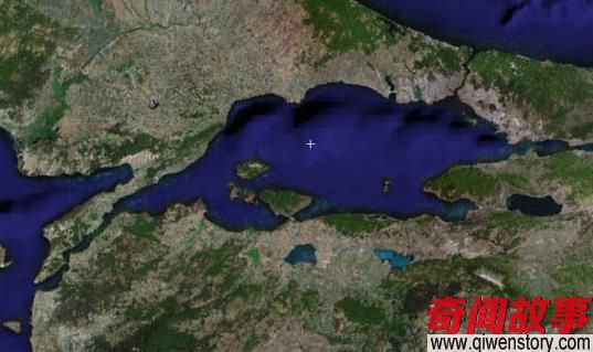 马尔马拉海则是世界上最小的海，面积仅11350平方公里比北京还小