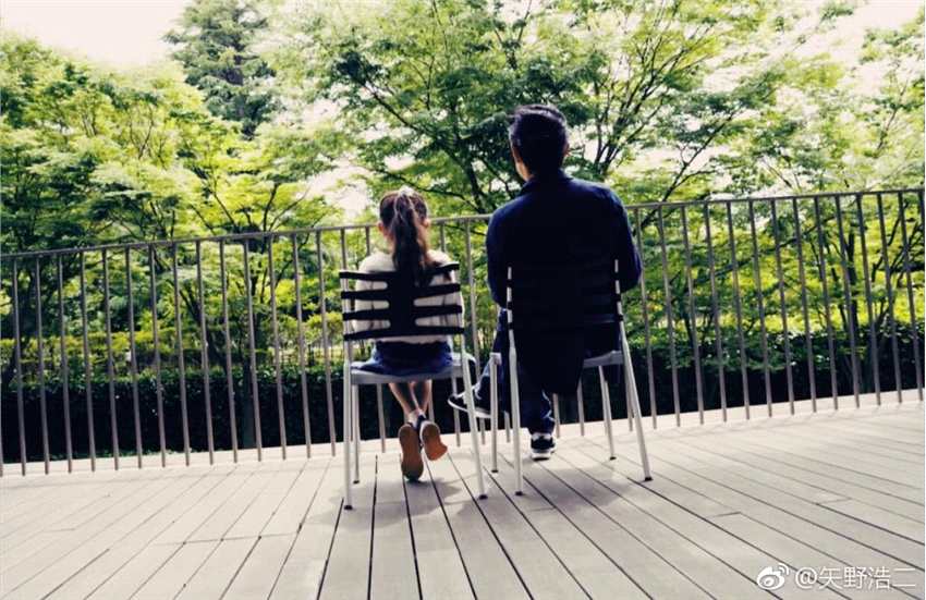 矢野浩二罕有晒8岁女儿照片，其重庆籍太太却从未曝光过