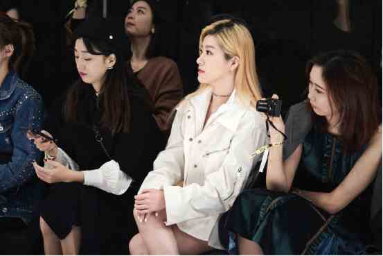 美兰迪特邀出席上海时尚艺术周,气质高雅靓丽全场瞩目焦点