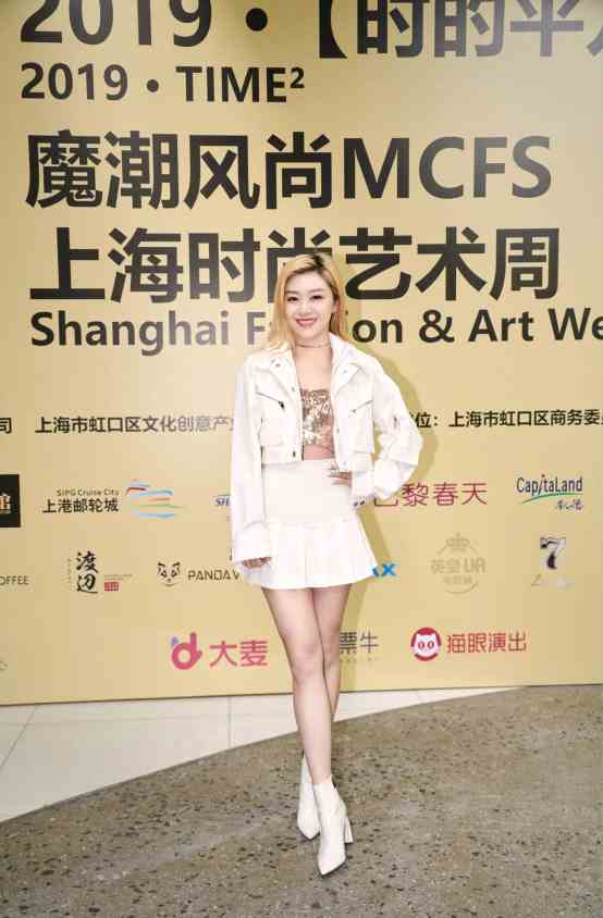 美兰迪特邀出席上海时尚艺术周,气质高雅靓丽全场瞩目焦点