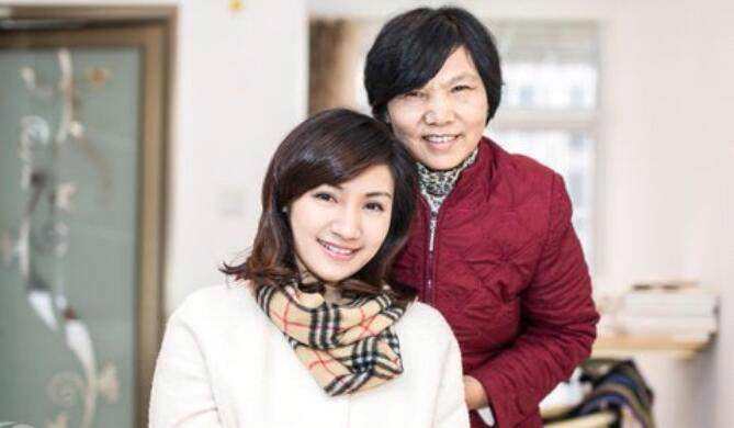 她曾是湖南卫视当家花旦，不幸因病瘫痪，男友深夜离去