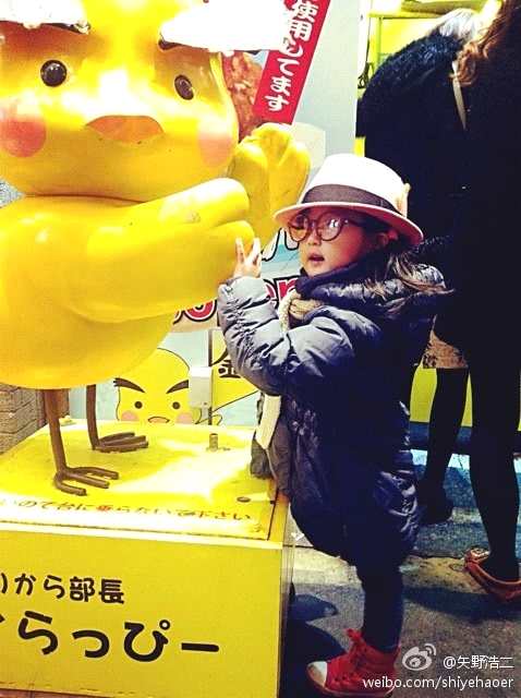 矢野浩二罕有晒8岁女儿照片，其重庆籍太太却从未曝光过