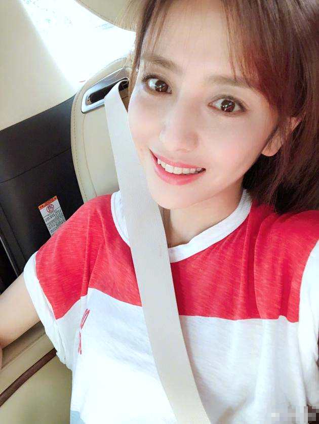 佟丽娅晒丰盛手抓饭 自我调侃：新疆女演员的早餐