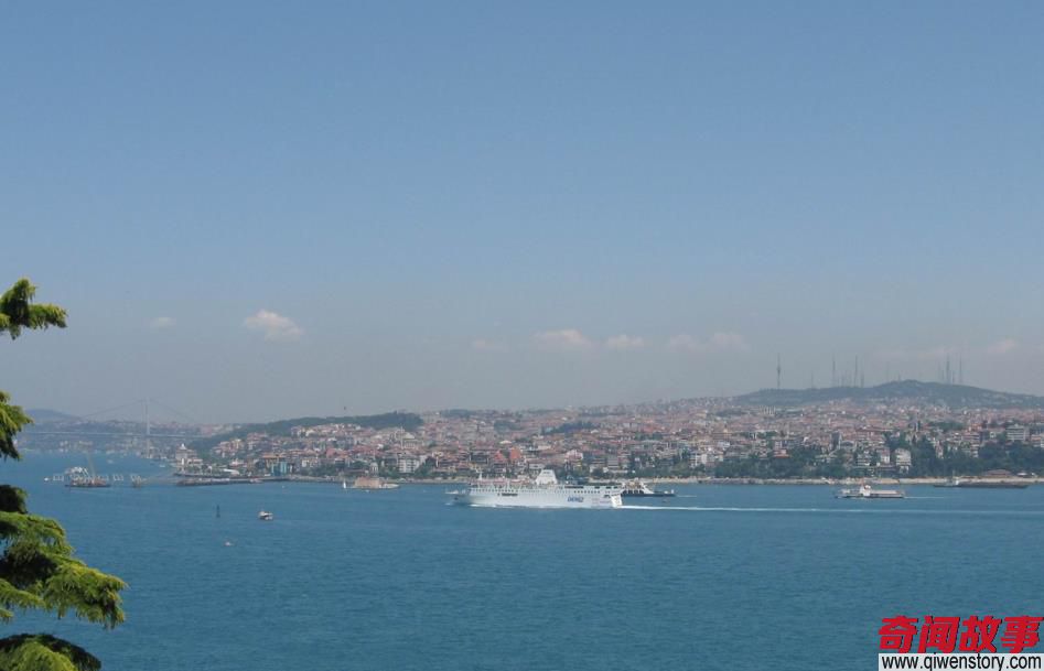 马尔马拉海则是世界上最小的海，面积仅11350平方公里比北京还小