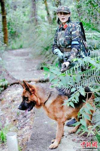 湖南卫视《奇兵神犬》杨烁泥潭救犬 沙溢花式藏匿