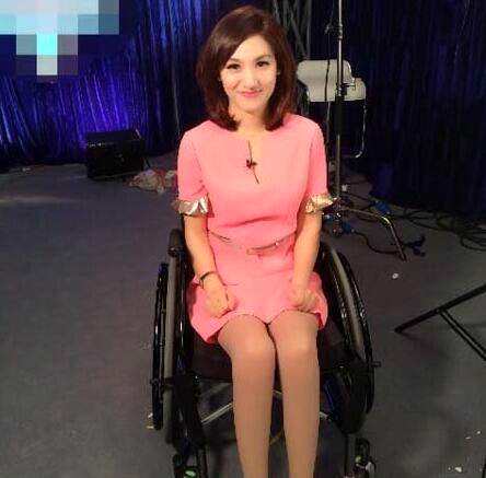 她曾是湖南卫视当家花旦，不幸因病瘫痪，男友深夜离去