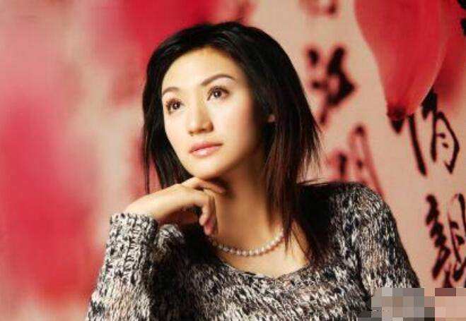 她曾是湖南卫视当家花旦，不幸因病瘫痪，男友深夜离去