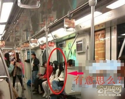 万圣节前夜 上海地铁惊现“女僵尸”