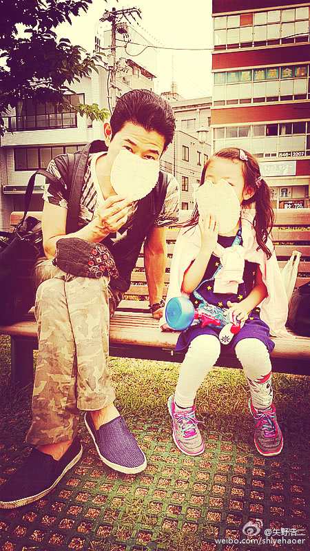 矢野浩二罕有晒8岁女儿照片，其重庆籍太太却从未曝光过