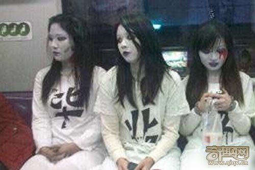 万圣节前夜 上海地铁惊现“女僵尸”