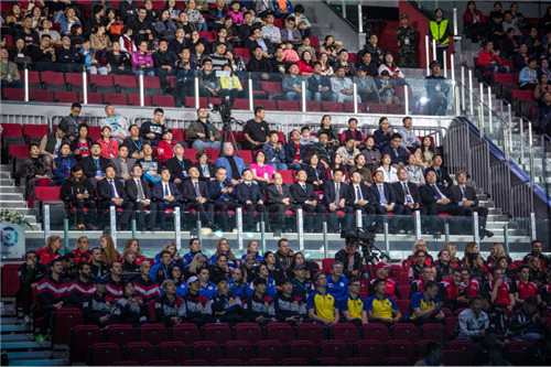 冰火势力，强势比拼！2018中国冰壶公开赛，孙楠、那吾克热率众星于重庆开幕