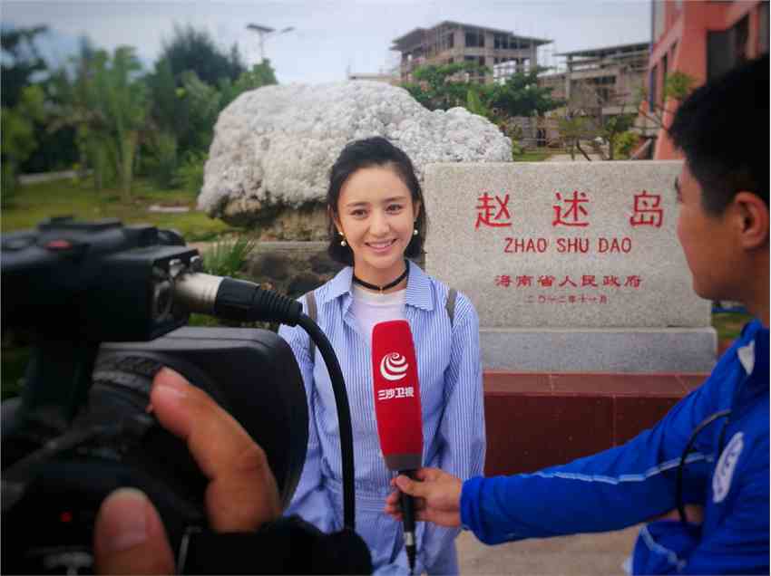 佟丽娅美丽新疆裙摆舞动三沙 传递社会正能量