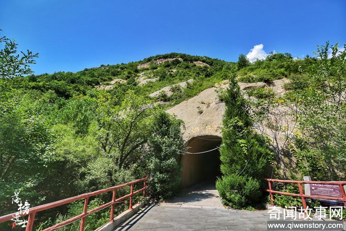 北京古崖居，京郊深山中有一处千古之谜，岩壁上有众多房屋