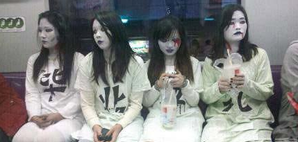 上海地铁现美女僵尸