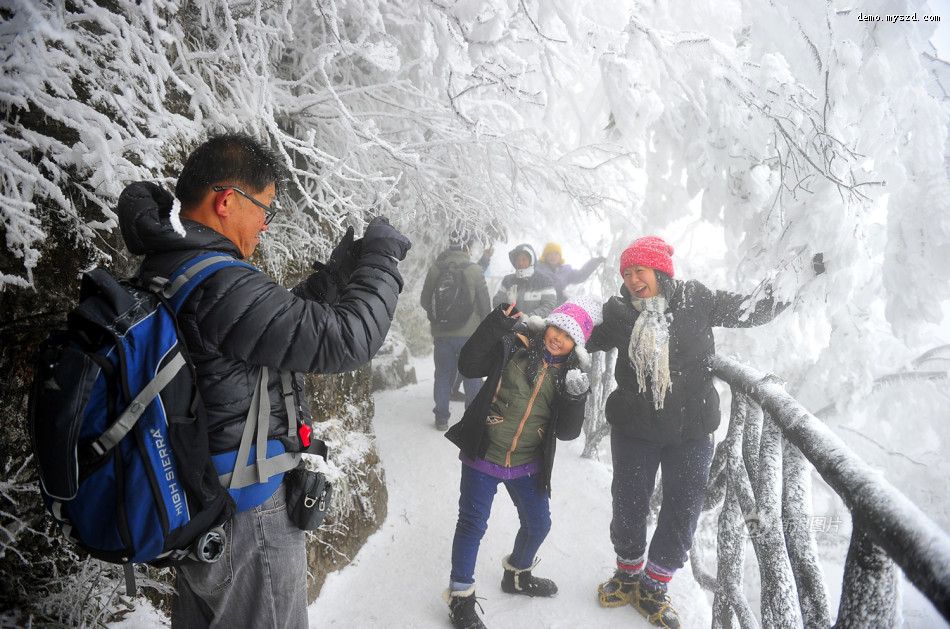 湖南张家界现雾凇美景
