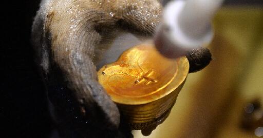 南昌海昏侯墓关键性文物运往北京 包括内棺玉器