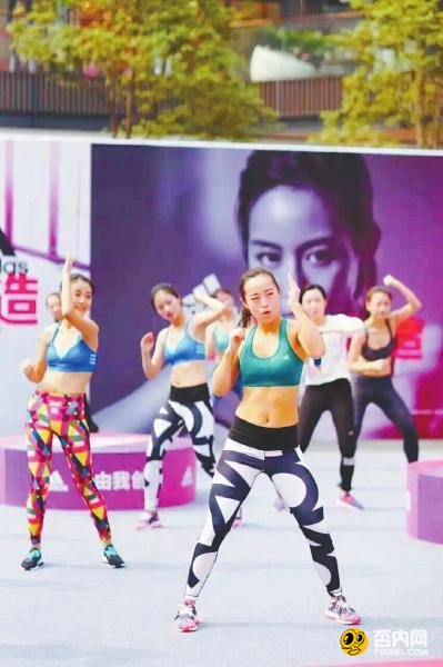 四川辣妈预产期仍泡在健身房 产后体重比孕前轻