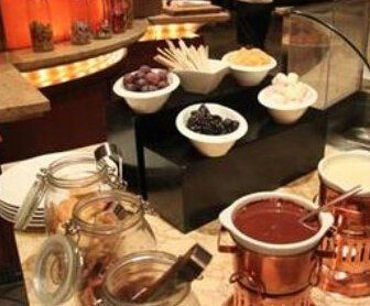 贵州流行重口味牛粪火锅 你敢试试么？