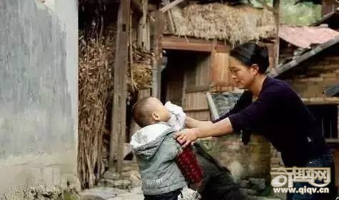 北京一位美女，白天在富人家里做女佣，到了晚上不做事