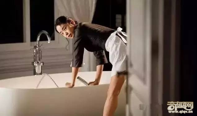 北京一位美女，白天在富人家里做女佣，到了晚上不做事