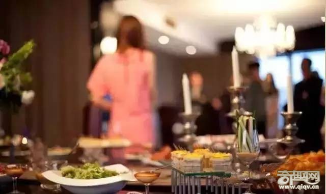 北京一位美女，白天在富人家里做女佣，到了晚上不做事