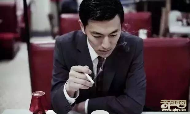 北京一位美女，白天在富人家里做女佣，到了晚上不做事