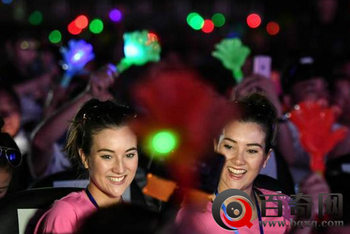 上千对双胞胎齐聚云南 庆祝双胞胎节