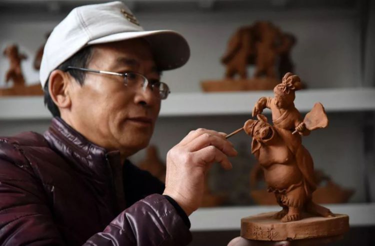 天津有个“泥人张”，磁县有位“泥人周”……