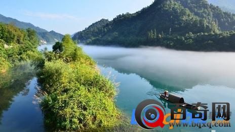 湖南东江湖现晨雾 云蒸霞蔚朦胧缥纱