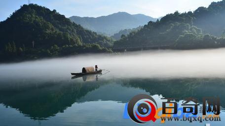 湖南东江湖现晨雾 云蒸霞蔚朦胧缥纱