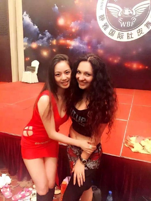 重庆一位准妈妈怀孕8个月跳肚皮舞：不跳会抑郁