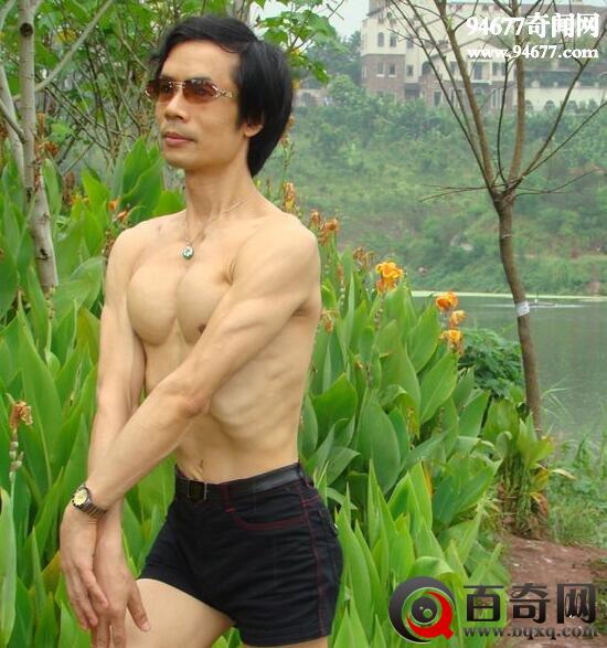 重庆最牛胸肌哥，体重100斤胸围102cm(B罩杯的胸)