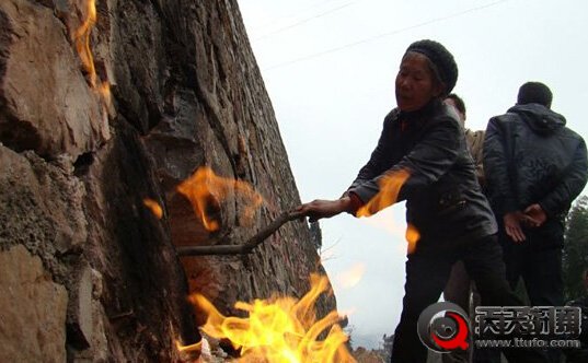 贵州神秘地下火连烧2个月：水都浇不灭