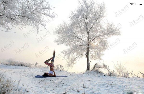 吉林女孩-30℃挑战冰雪瑜伽 真是美丽冻人