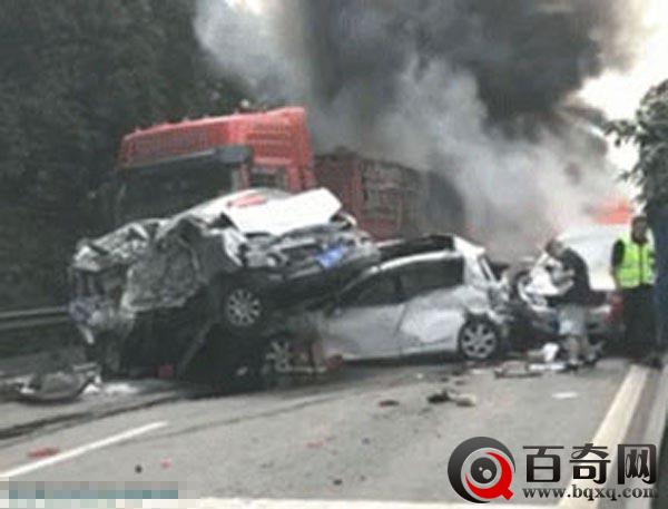 京昆高速发生惨烈车祸-多车追尾燃烧 致4死23伤(组图)