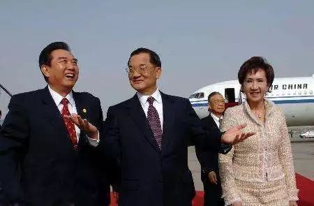 台湾陆委会为什么非挡着陈云林见连战？