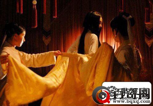 她美貌聪慧由宫女跃升皇后，竟因皇帝提到宫女两字大发雷霆？