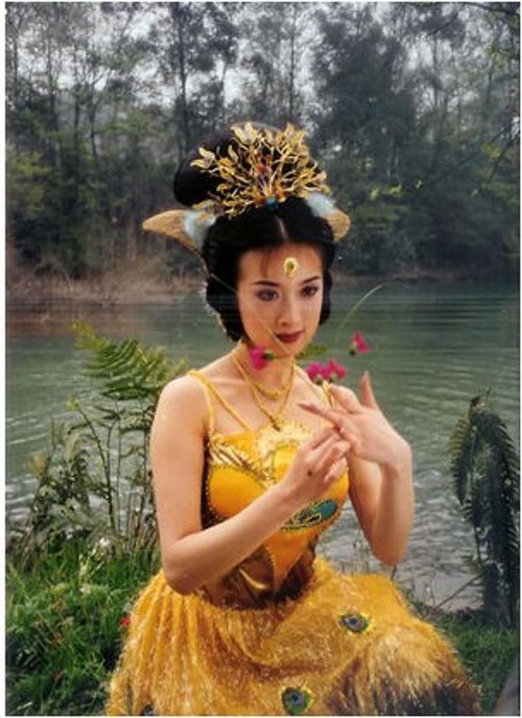 金巧巧称自己演农村人费劲儿,网友说巩俐章子怡可能不服气