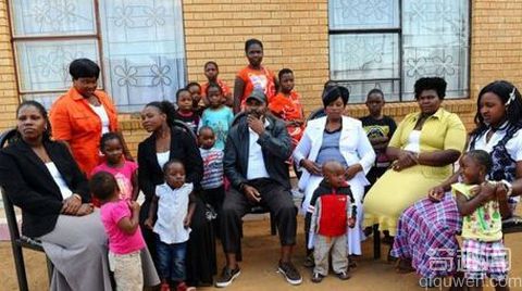 南美洲一国家规定一夫多妻，不娶就要抓去坐牢！