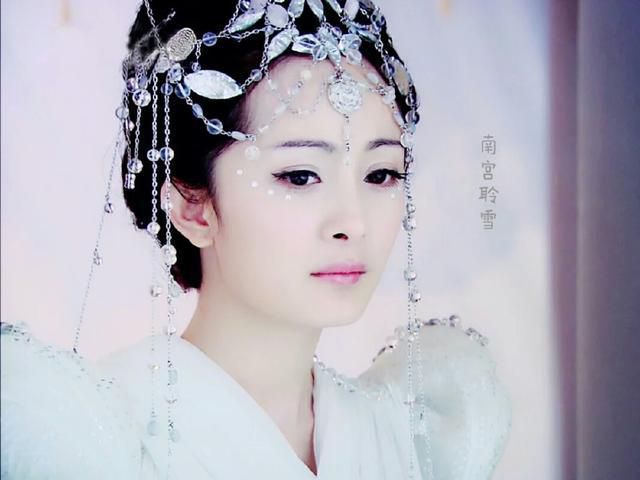 30+的赵丽颖怎么老成这样，女明星都在拼命留住的少女感渐渐消失了