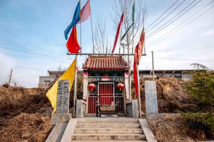 村头夺丰桥河神庙：都是群众捐款修建，修桥多的捐5万少的10元