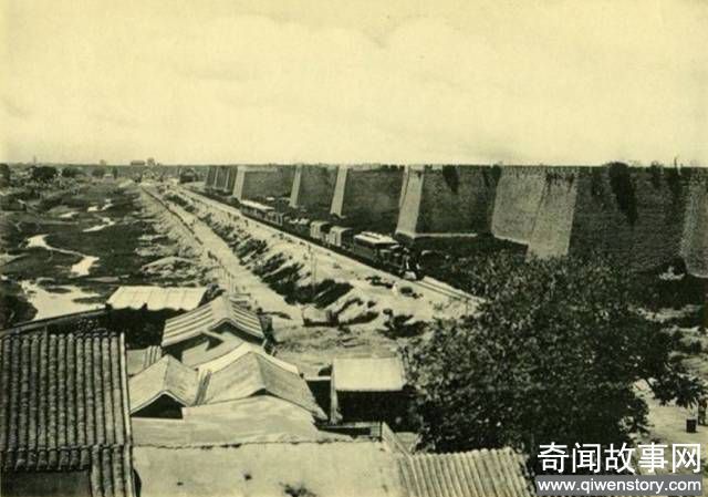 北京的悲剧在于，它在战火中奇迹般地保存下来 却消失在和平时期