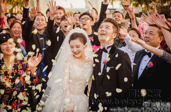 王栎鑫婚礼现场曝光 新娘吴雅婷撞脸大S