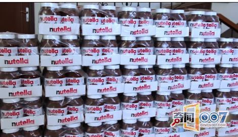 小伙用巧克力酱洗澡，网友看到吞口水